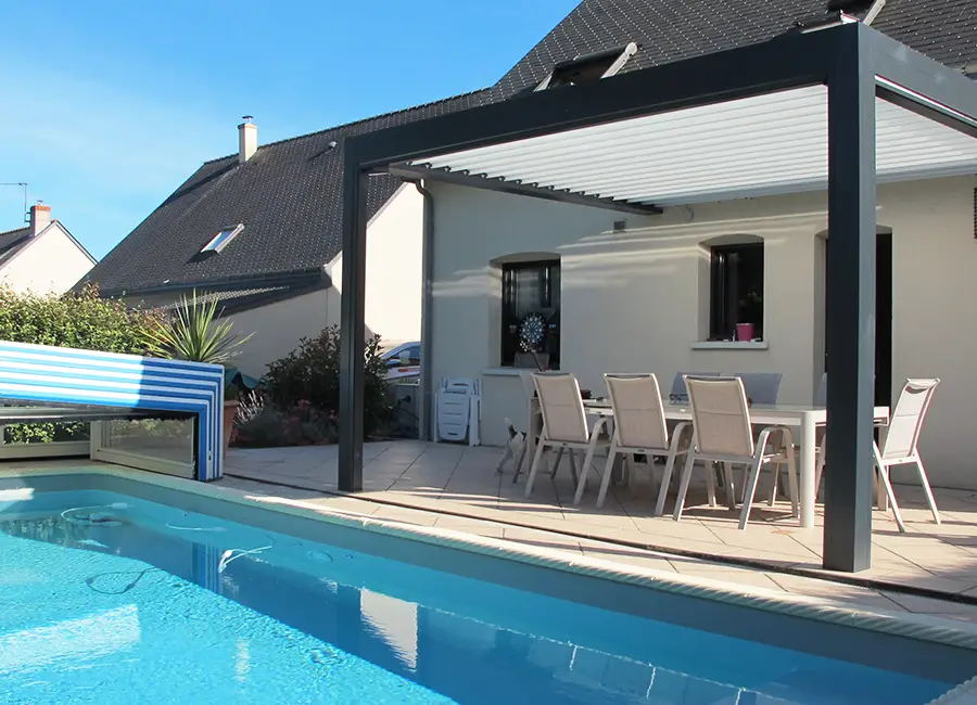 Installation de pergolas bioclimatiques près d’Angers : confort et esthétique