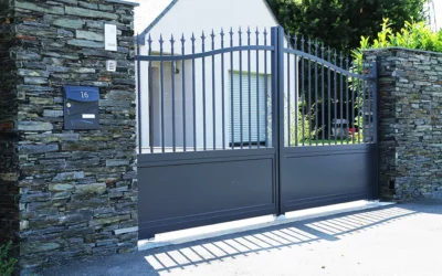 Portail fer forgé vs aluminium : quel matériau choisir en Maine-et-Loire ?
