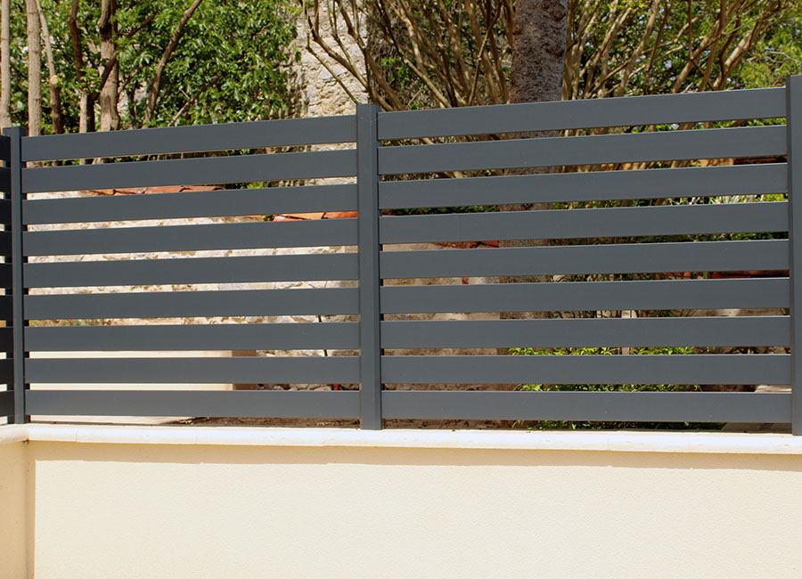 Grillage ou panneau rigide en Maine-et-Loire : prix et comparatif