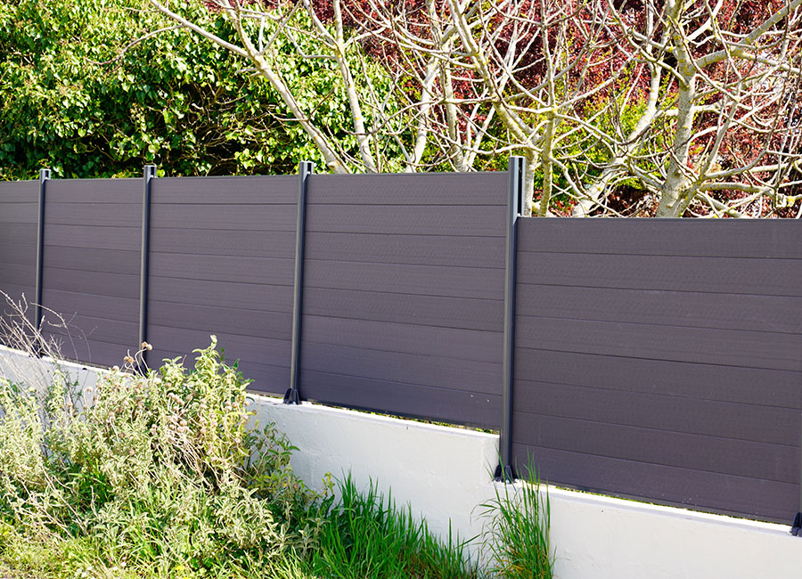 Clôture composite Angers : alternative moderne et écologique