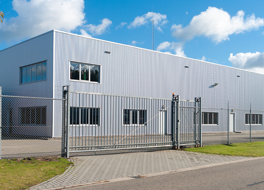 Sécurité portail automatique : normes CE et dispositifs obligatoires