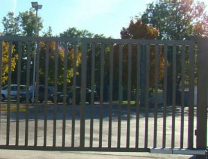 Portail battant automatisé